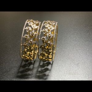 Indian style Kada comes as set of two.